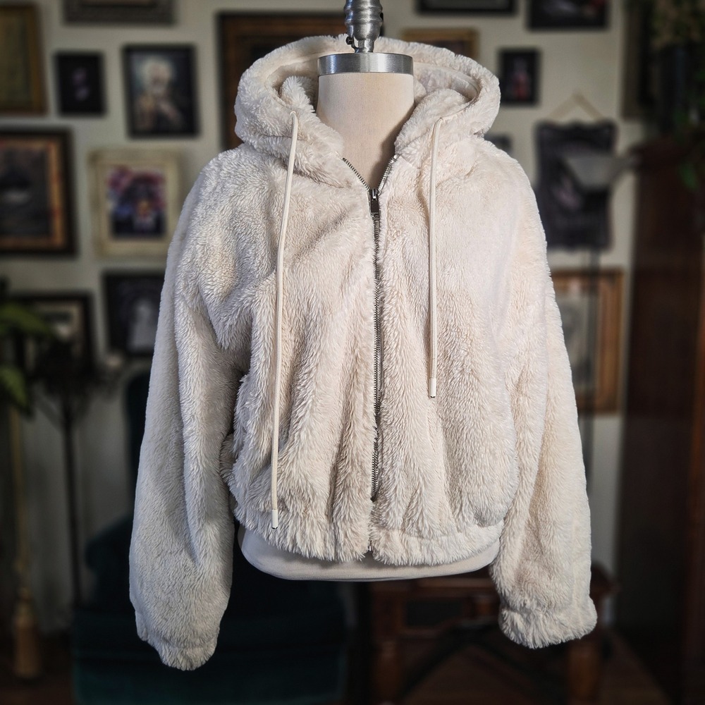 Love Tree Faux Fur Teddy Hoodie Jacket Cream Cropped Fuzzy Winter Coat Small S